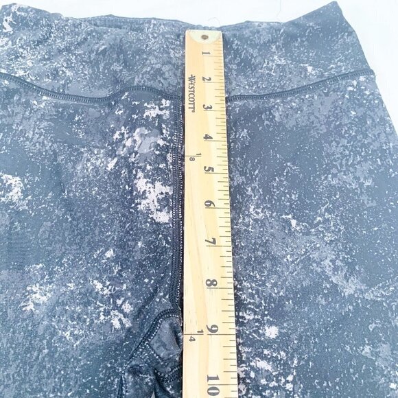 5/$25 Under Armour heat gear compression outer space crop length yoga leggings - Picture 4 of 8